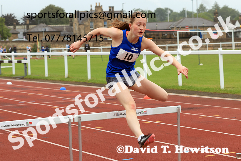 Girls hurdles, 2025 Northumberland Schools Track and Fields, Wentworth, Hexham. Photo: David T. Hewitson/Sports for All Pics